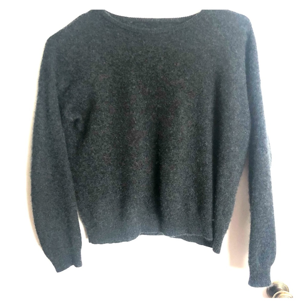 Brandy Melville sweater. (Tag cut off) - Picture 1 of 2